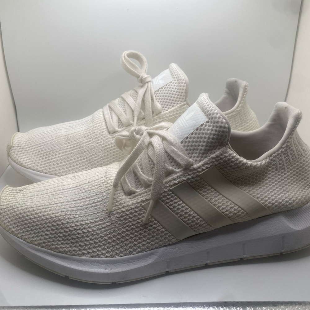Adidas - swift run triple white - size 11